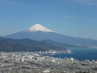 アッパーラウンジより見る富士山と清水港